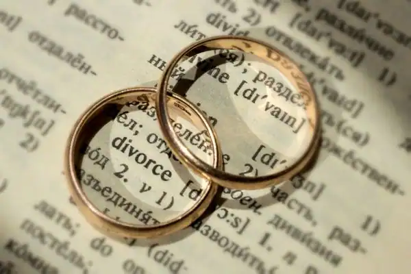 Image of rings removed before divorce mediation Ashton-under-Lyne